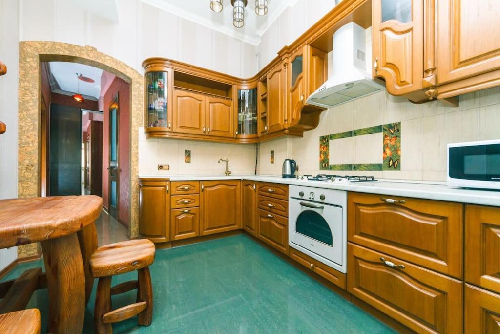 Apartment With View On Inpedendence Square Khreshchatyk Kiev Buitenkant foto