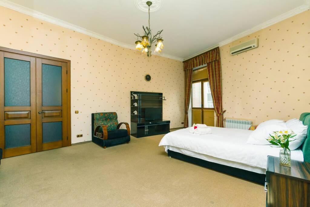 Apartment With View On Inpedendence Square Khreshchatyk Kiev Buitenkant foto