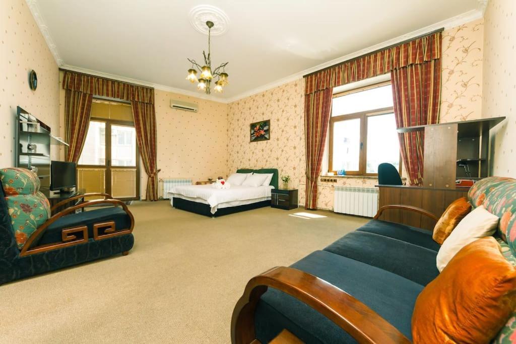 Apartment With View On Inpedendence Square Khreshchatyk Kiev Buitenkant foto